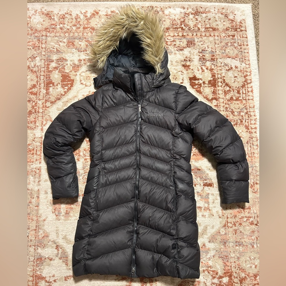 Marmot Women’s 700 fill Down Jacket - Medium